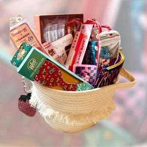 Fringed basket with Beauty Essentials nwt